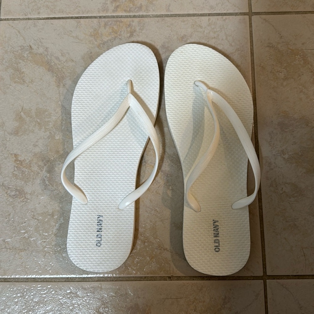 Old navy. Women’s size 9. White flip flops